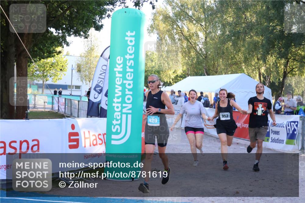 07.09.2025 - 19. Norderstedt Triathlon Zöllner http://msf.ph/oto/8781619 07.09.2025 17:43:47 Ziel 383, 429, 952 meine-sportfotos.de