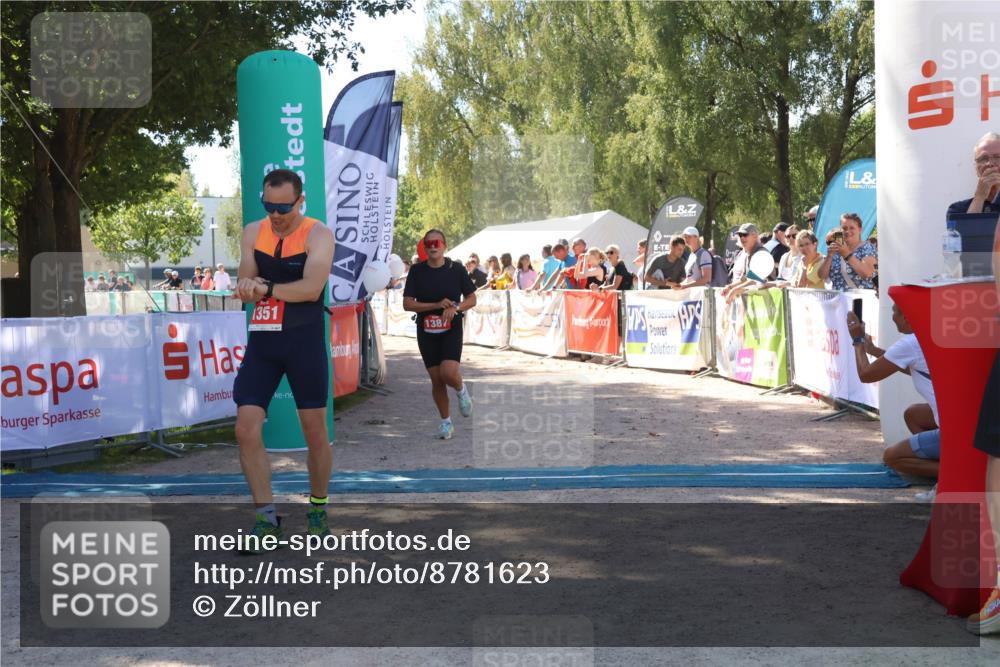 07.09.2025 - 19. Norderstedt Triathlon Zöllner http://msf.ph/oto/8781623 07.09.2025 12:56:48 Ziel 1241, 1351, 1387 meine-sportfotos.de