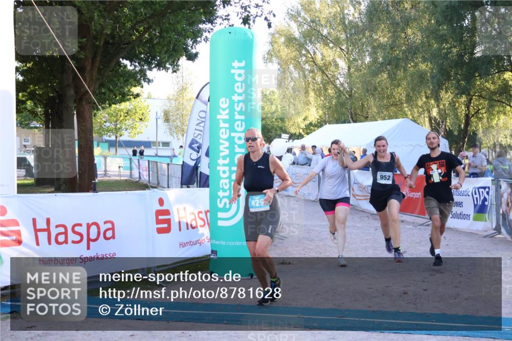 07.09.2025 - 19. Norderstedt Triathlon Zöllner http://msf.ph/oto/8781628 07.09.2025 17:43:48 Ziel 383, 429, 952 meine-sportfotos.de