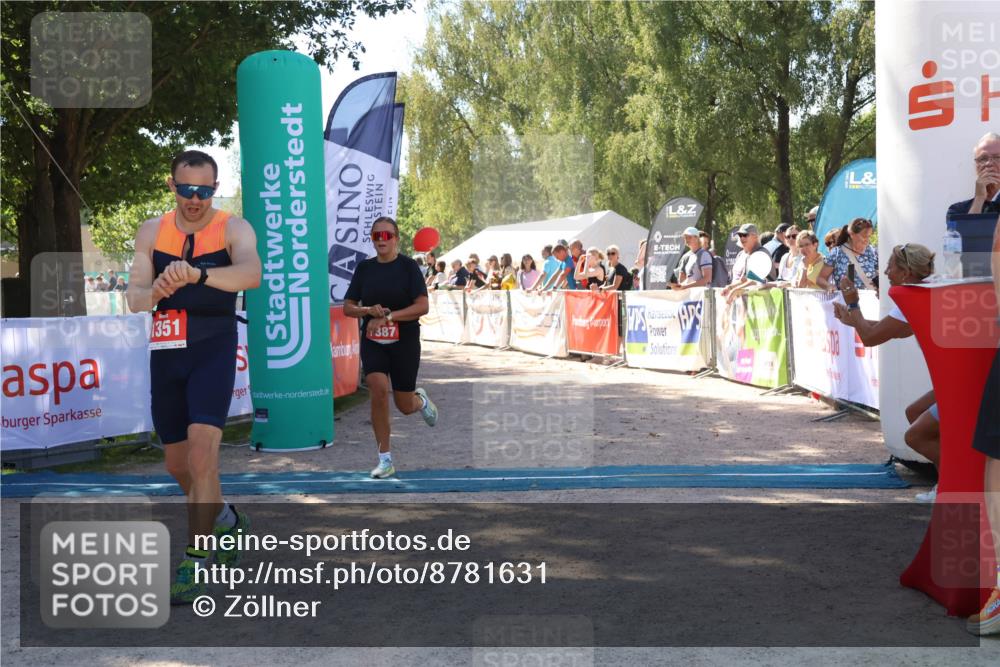 07.09.2025 - 19. Norderstedt Triathlon Zöllner http://msf.ph/oto/8781631 07.09.2025 12:56:48 Ziel 1241, 1351, 1387 meine-sportfotos.de