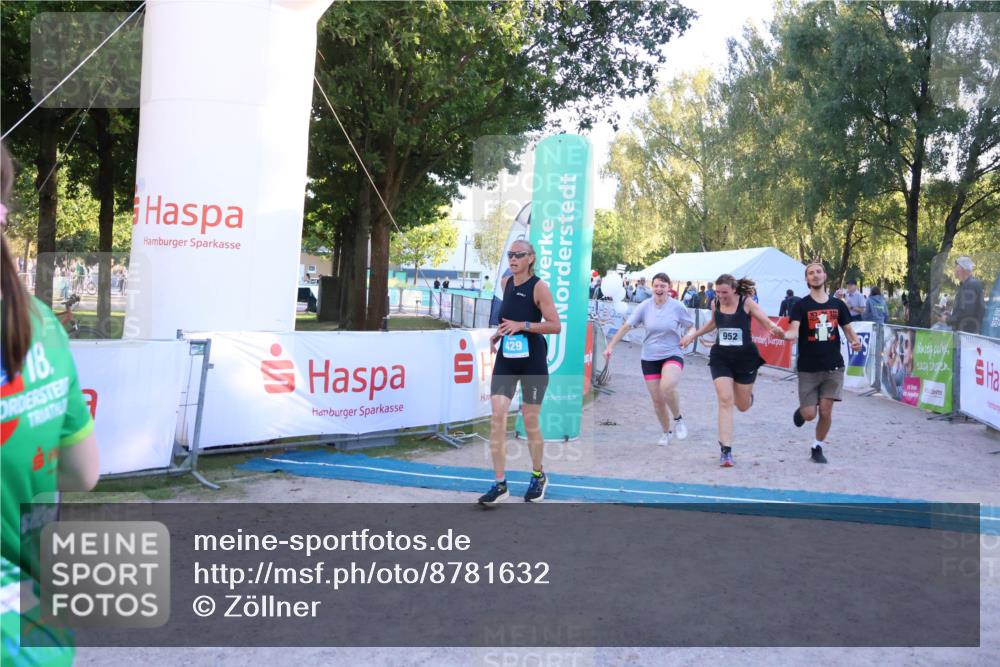 07.09.2025 - 19. Norderstedt Triathlon Zöllner http://msf.ph/oto/8781632 07.09.2025 17:43:48 Ziel 383, 429, 952 meine-sportfotos.de