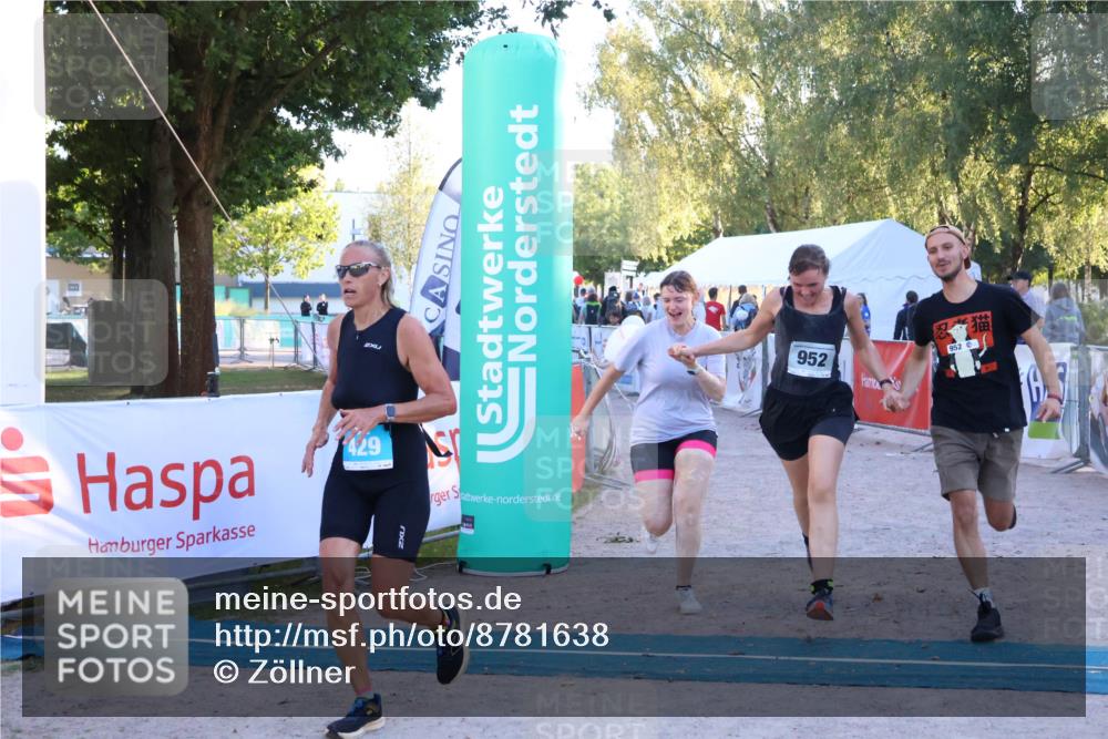 07.09.2025 - 19. Norderstedt Triathlon Zöllner http://msf.ph/oto/8781638 07.09.2025 17:43:48 Ziel 383, 429, 952 meine-sportfotos.de