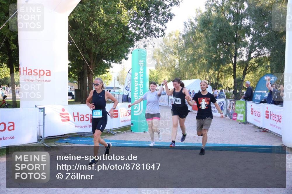 07.09.2025 - 19. Norderstedt Triathlon Zöllner http://msf.ph/oto/8781647 07.09.2025 17:43:49 Ziel 383, 429, 952 meine-sportfotos.de