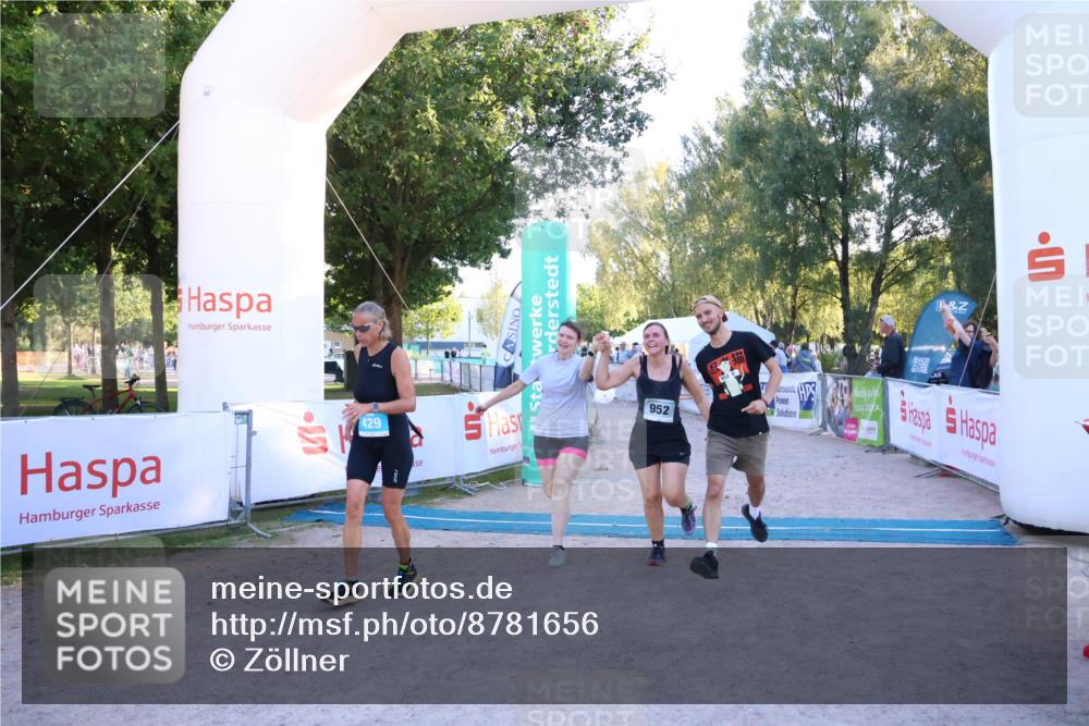 07.09.2025 - 19. Norderstedt Triathlon Zöllner http://msf.ph/oto/8781656 07.09.2025 17:43:49 Ziel 383, 429, 952 meine-sportfotos.de