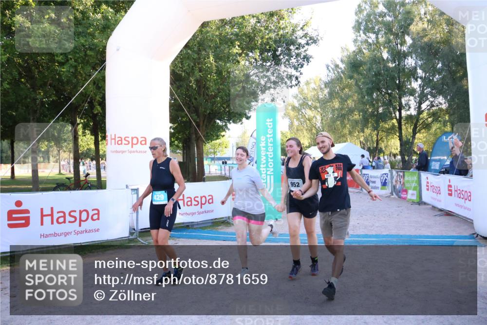 07.09.2025 - 19. Norderstedt Triathlon Zöllner http://msf.ph/oto/8781659 07.09.2025 17:43:49 Ziel 383, 429, 952 meine-sportfotos.de