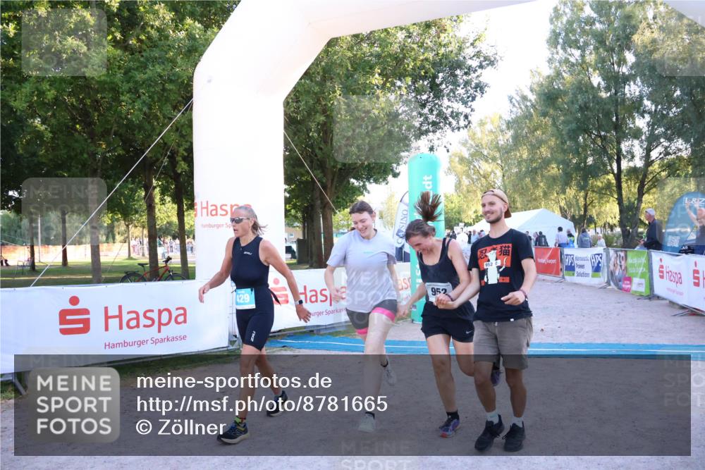 07.09.2025 - 19. Norderstedt Triathlon Zöllner http://msf.ph/oto/8781665 07.09.2025 17:43:50 Ziel 383, 429, 952, 1448 meine-sportfotos.de