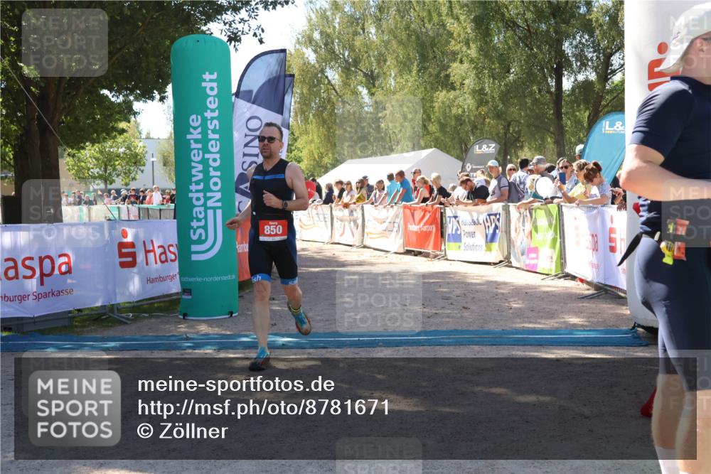 07.09.2025 - 19. Norderstedt Triathlon Zöllner http://msf.ph/oto/8781671 07.09.2025 12:57:20 Ziel 258, 850 meine-sportfotos.de