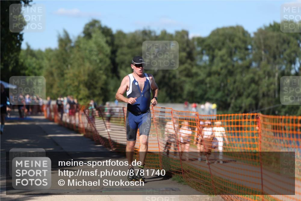 07.09.2025 - 19. Norderstedt Triathlon Michael Strokosch http://msf.ph/oto/8781740 07.09.2025 15:12:32 Laufen 411, 963 meine-sportfotos.de