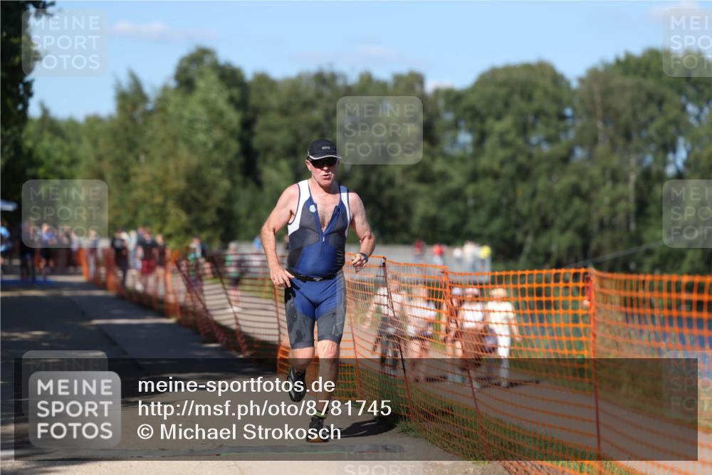 07.09.2025 - 19. Norderstedt Triathlon Michael Strokosch http://msf.ph/oto/8781745 07.09.2025 15:12:32 Laufen 411, 963 meine-sportfotos.de