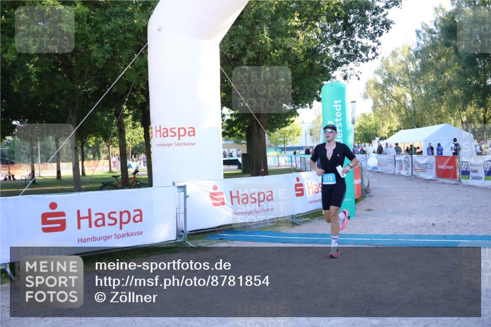 07.09.2025 - 19. Norderstedt Triathlon Zöllner http://msf.ph/oto/8781854 07.09.2025 17:44:08 Ziel 372 meine-sportfotos.de