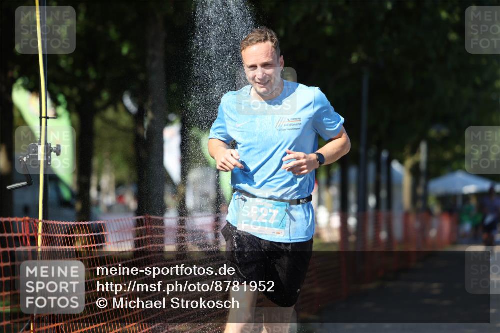 07.09.2025 - 19. Norderstedt Triathlon Michael Strokosch http://msf.ph/oto/8781952 07.09.2025 15:12:55 Laufen 427, 978, 988 meine-sportfotos.de