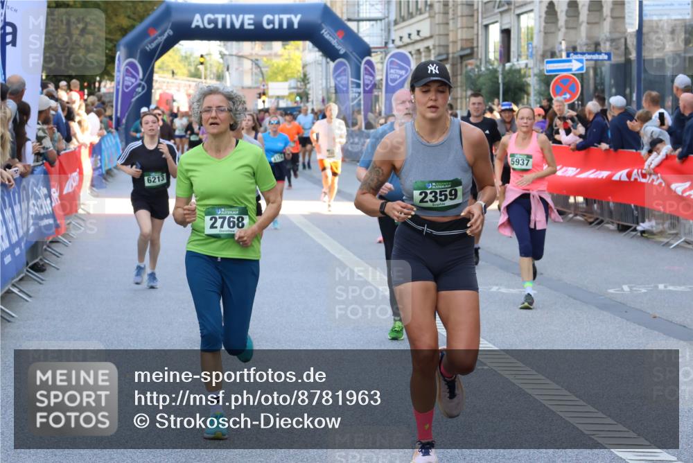 07.09.2025 - BARMER Alsterlauf Strokosch-Dieckow http://msf.ph/oto/8781963 07.09.2025 10:05:28 Ziel 2064, 2102, 2399, 2435, 2773, 3015, 3019, 3256, 3279, 3573, 3574, 3645, 3839, 3991, 4028, 4092, 4310, 4371, 4465, 4729, 4777, 4806, 5061, 5229, 5424, 5616, 5752, 5787, 5788, 5811, 6148, 6245, 6327, 8045, 8184, 8185, 8190, 8259, 8327, 8445, 8446, 8484, 8485 meine-sportfotos.de