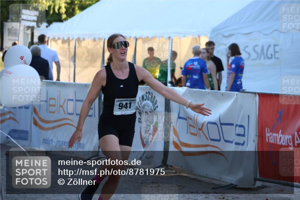 07.09.2025 - 19. Norderstedt Triathlon Zöllner http://msf.ph/oto/8781975 07.09.2025 17:47:37 Ziel 941 meine-sportfotos.de