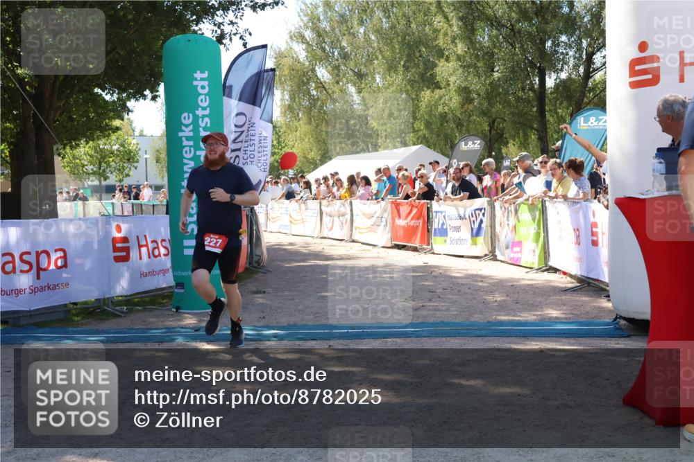 07.09.2025 - 19. Norderstedt Triathlon Zöllner http://msf.ph/oto/8782025 07.09.2025 12:58:45 Ziel 227, 251 meine-sportfotos.de