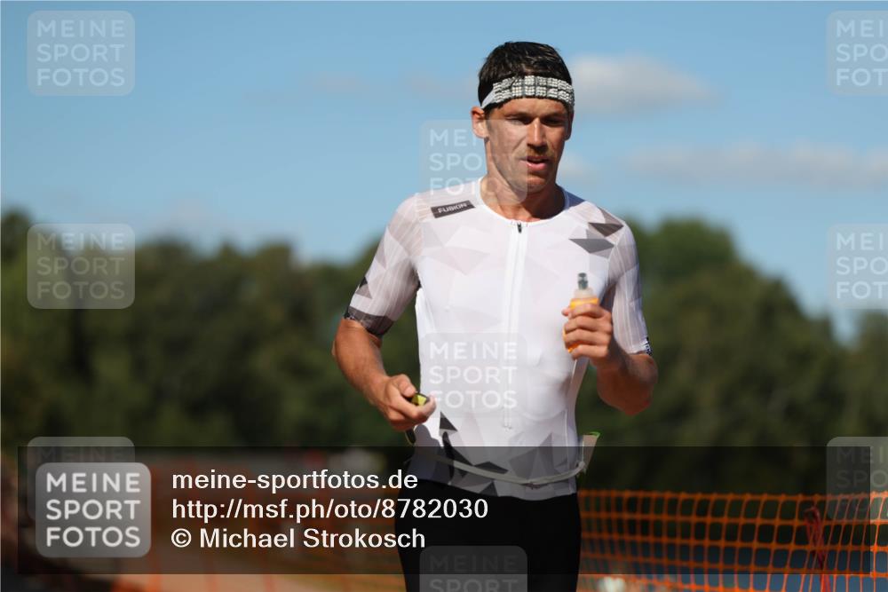 07.09.2025 - 19. Norderstedt Triathlon Michael Strokosch http://msf.ph/oto/8782030 07.09.2025 15:13:14 Laufen 1034, 1501 meine-sportfotos.de