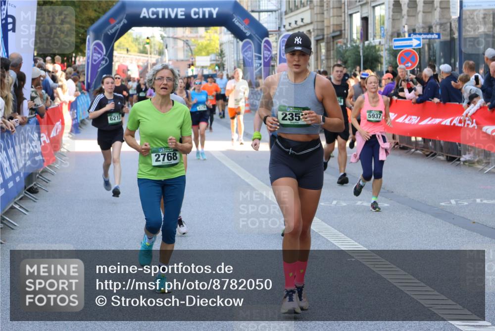 07.09.2025 - BARMER Alsterlauf Strokosch-Dieckow http://msf.ph/oto/8782050 07.09.2025 10:05:28 Ziel 2064, 2102, 2399, 2435, 2773, 3015, 3019, 3256, 3279, 3573, 3574, 3645, 3839, 3991, 4028, 4092, 4310, 4371, 4465, 4729, 4777, 4806, 5061, 5229, 5424, 5616, 5752, 5787, 5788, 5811, 6148, 6245, 6327, 8045, 8184, 8185, 8190, 8259, 8327, 8445, 8446, 8484, 8485 meine-sportfotos.de