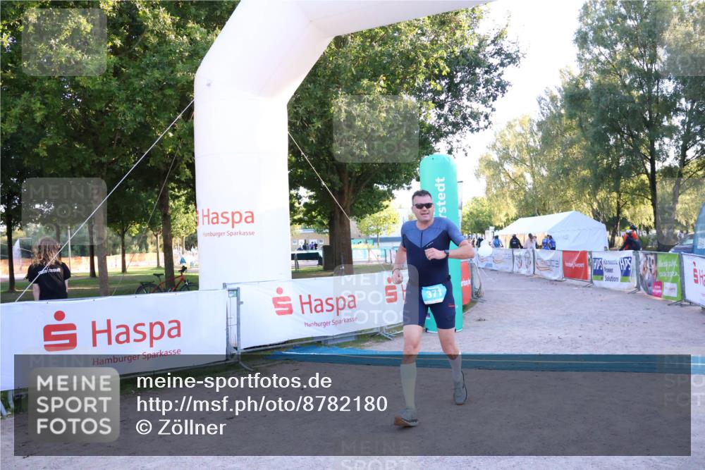07.09.2025 - 19. Norderstedt Triathlon Zöllner http://msf.ph/oto/8782180 07.09.2025 17:48:49 Ziel 371 meine-sportfotos.de