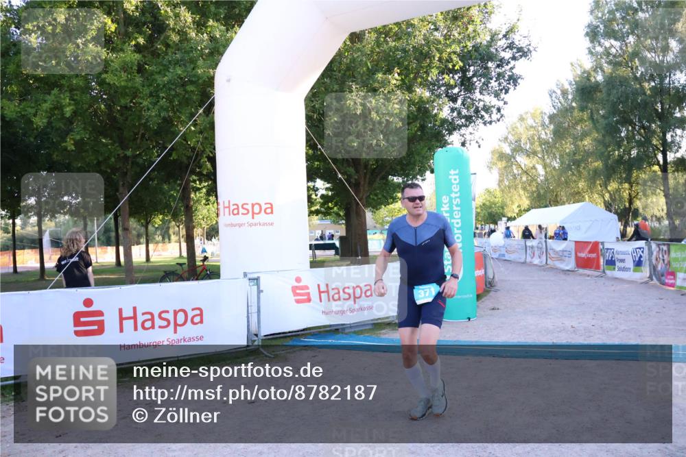 07.09.2025 - 19. Norderstedt Triathlon Zöllner http://msf.ph/oto/8782187 07.09.2025 17:48:49 Ziel 371 meine-sportfotos.de