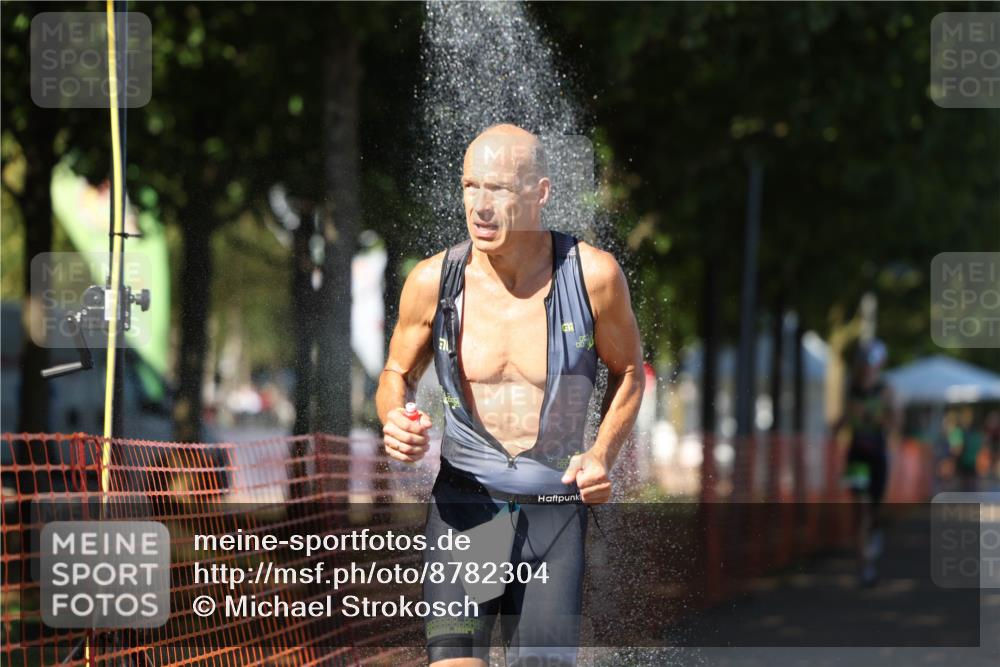 07.09.2025 - 19. Norderstedt Triathlon Michael Strokosch http://msf.ph/oto/8782304 07.09.2025 15:13:47 Laufen 986, 1457 meine-sportfotos.de