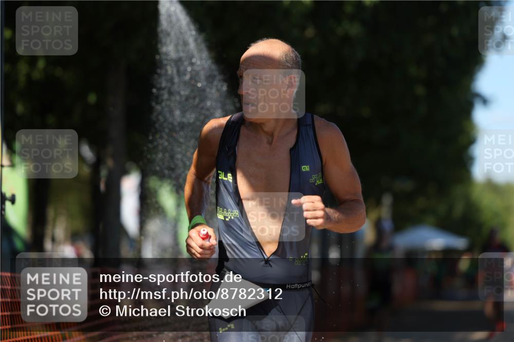 07.09.2025 - 19. Norderstedt Triathlon Michael Strokosch http://msf.ph/oto/8782312 07.09.2025 15:13:47 Laufen 986, 1457 meine-sportfotos.de