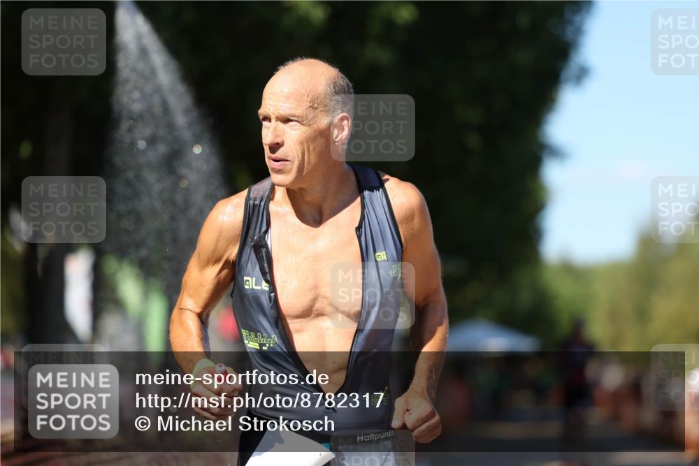 07.09.2025 - 19. Norderstedt Triathlon Michael Strokosch http://msf.ph/oto/8782317 07.09.2025 15:13:47 Laufen 986, 1457 meine-sportfotos.de