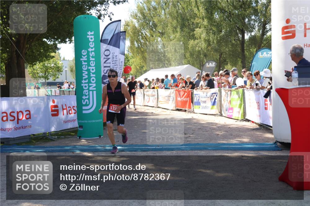07.09.2025 - 19. Norderstedt Triathlon Zöllner http://msf.ph/oto/8782367 07.09.2025 13:00:14 Ziel 696, 1213, 1327, 1343 meine-sportfotos.de