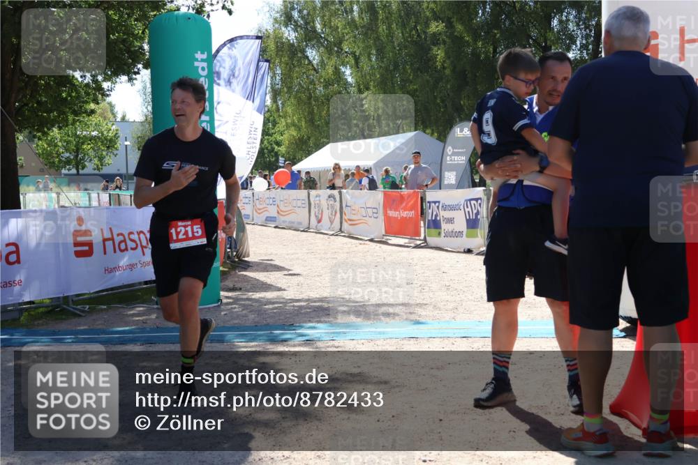 07.09.2025 - 19. Norderstedt Triathlon Zöllner http://msf.ph/oto/8782433 07.09.2025 14:16:00 Ziel 1215 meine-sportfotos.de