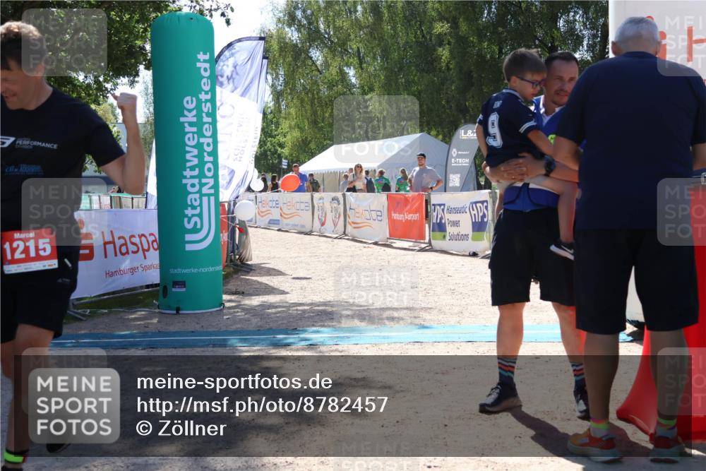07.09.2025 - 19. Norderstedt Triathlon Zöllner http://msf.ph/oto/8782457 07.09.2025 14:16:01 Ziel 1215 meine-sportfotos.de