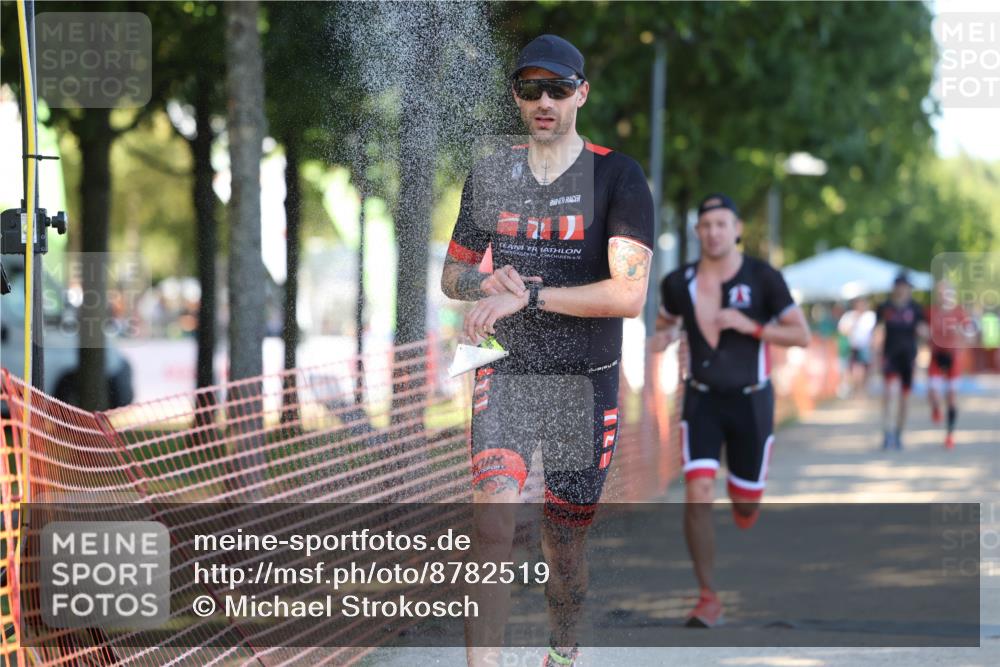 07.09.2025 - 19. Norderstedt Triathlon Michael Strokosch http://msf.ph/oto/8782519 07.09.2025 16:09:58 Laufen 442, 521, 525, 546 meine-sportfotos.de
