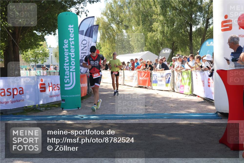 07.09.2025 - 19. Norderstedt Triathlon Zöllner http://msf.ph/oto/8782524 07.09.2025 13:00:45 Ziel 695, 1247 meine-sportfotos.de