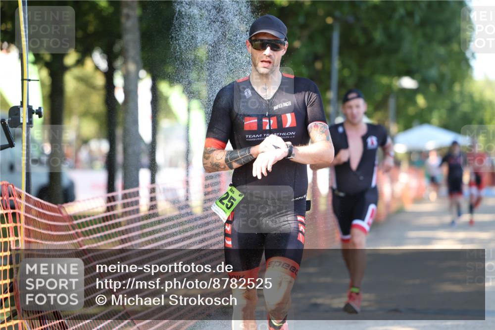 07.09.2025 - 19. Norderstedt Triathlon Michael Strokosch http://msf.ph/oto/8782525 07.09.2025 16:09:58 Laufen 442, 521, 525, 546 meine-sportfotos.de