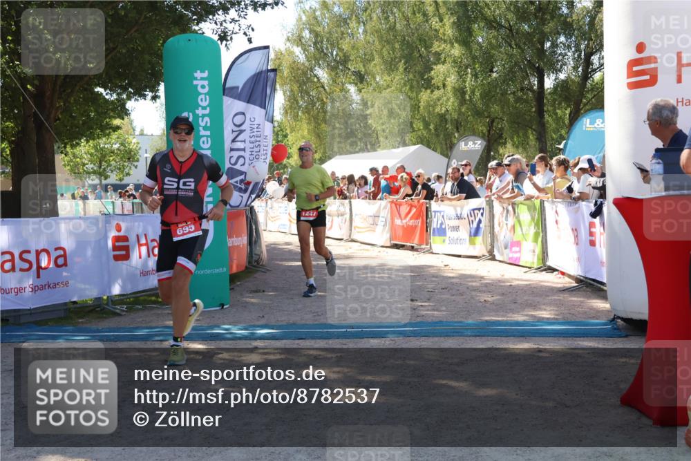 07.09.2025 - 19. Norderstedt Triathlon Zöllner http://msf.ph/oto/8782537 07.09.2025 13:00:46 Ziel 695, 1247 meine-sportfotos.de