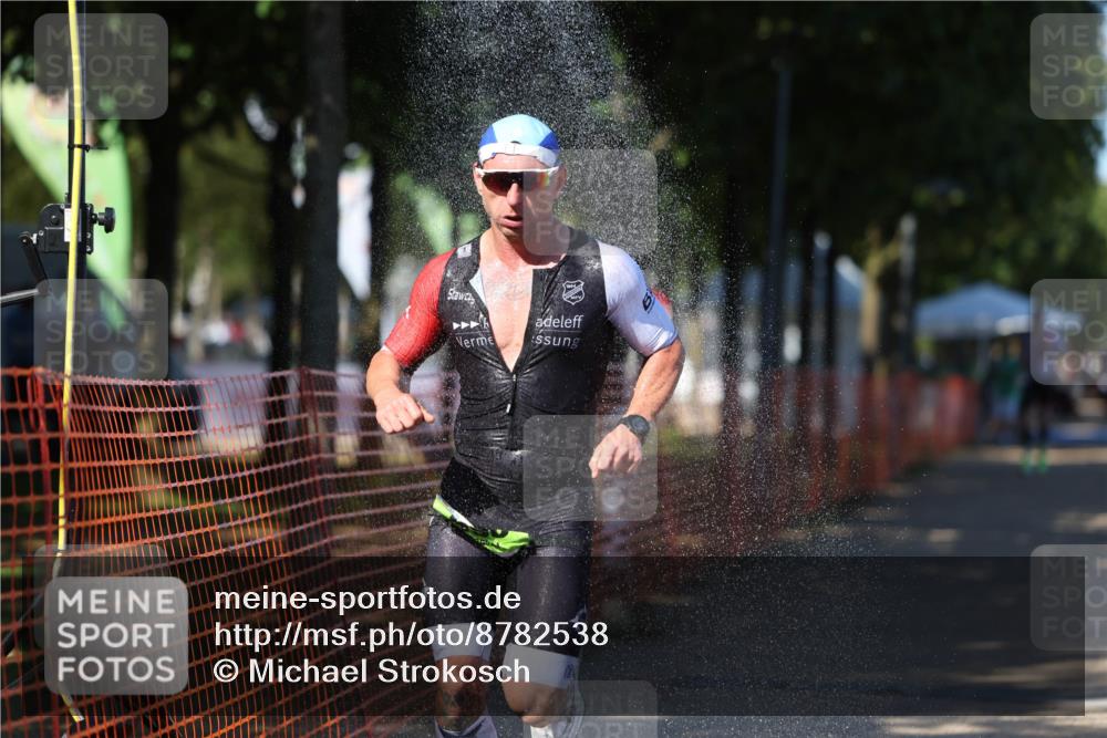 07.09.2025 - 19. Norderstedt Triathlon Michael Strokosch http://msf.ph/oto/8782538 07.09.2025 15:14:16 Laufen 361, 976 meine-sportfotos.de