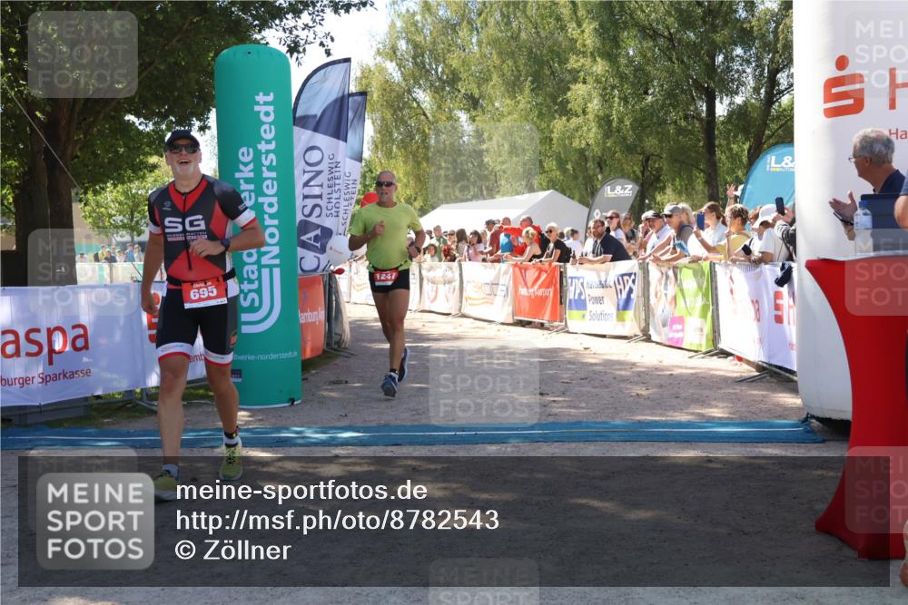 07.09.2025 - 19. Norderstedt Triathlon Zöllner http://msf.ph/oto/8782543 07.09.2025 13:00:46 Ziel 695, 1247 meine-sportfotos.de