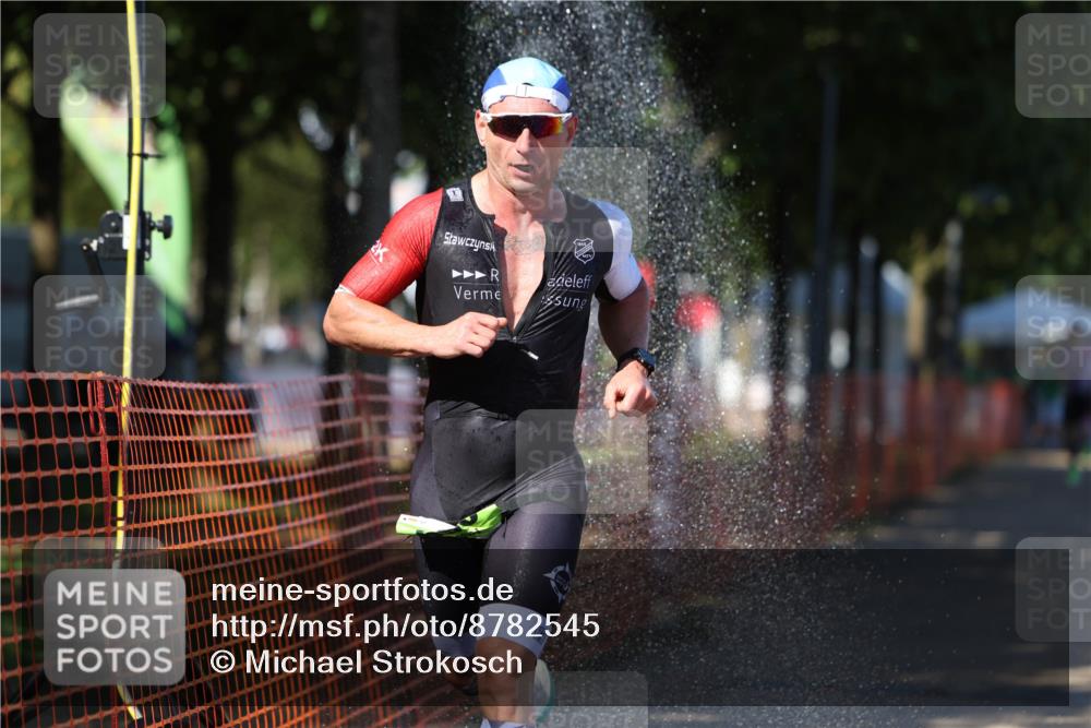 07.09.2025 - 19. Norderstedt Triathlon Michael Strokosch http://msf.ph/oto/8782545 07.09.2025 15:14:16 Laufen 361, 976 meine-sportfotos.de