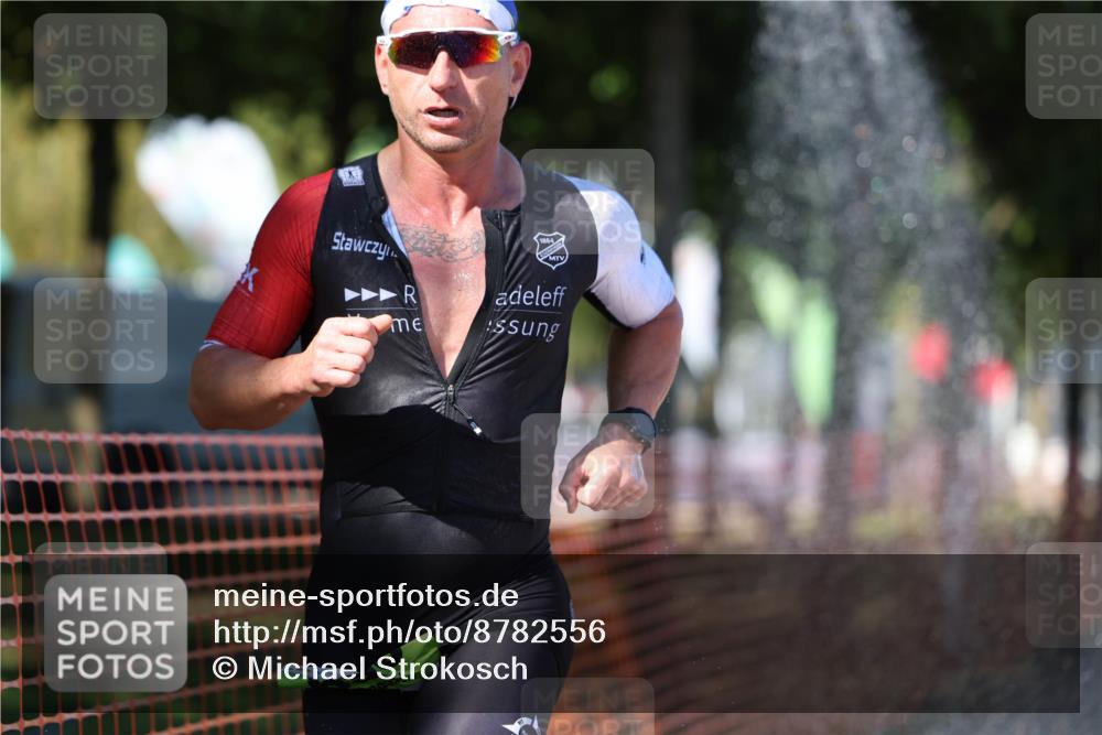 07.09.2025 - 19. Norderstedt Triathlon Michael Strokosch http://msf.ph/oto/8782556 07.09.2025 15:14:16 Laufen 361, 976 meine-sportfotos.de