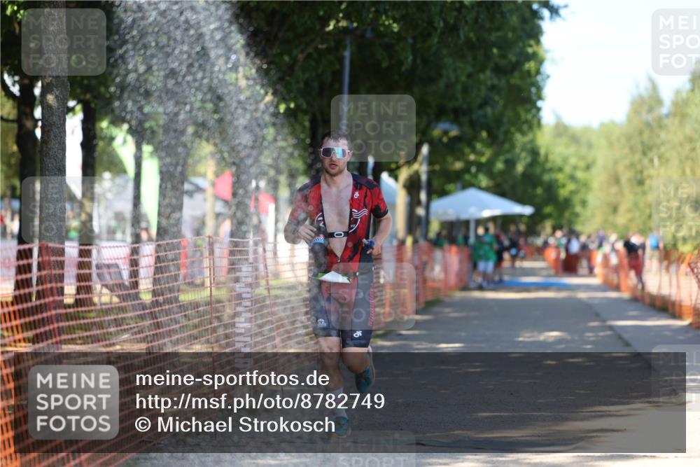 07.09.2025 - 19. Norderstedt Triathlon Michael Strokosch http://msf.ph/oto/8782749 07.09.2025 15:14:56 Laufen 958 meine-sportfotos.de