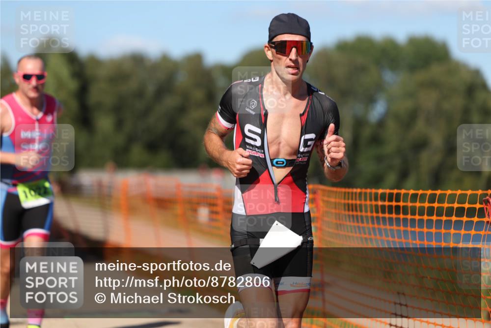 07.09.2025 - 19. Norderstedt Triathlon Michael Strokosch http://msf.ph/oto/8782806 07.09.2025 15:15:25 Laufen 981, 1022, 1459 meine-sportfotos.de