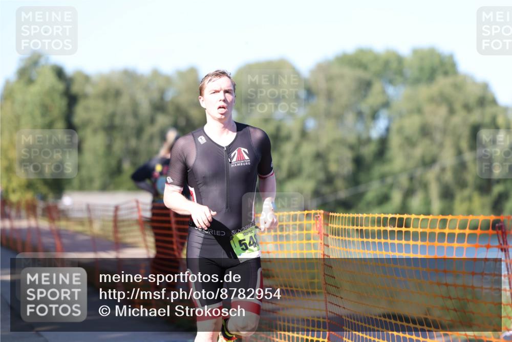 07.09.2025 - 19. Norderstedt Triathlon Michael Strokosch http://msf.ph/oto/8782954 07.09.2025 16:11:04 Laufen 547, 548 meine-sportfotos.de
