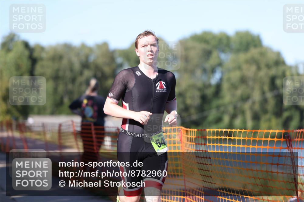 07.09.2025 - 19. Norderstedt Triathlon Michael Strokosch http://msf.ph/oto/8782960 07.09.2025 16:11:04 Laufen 547, 548 meine-sportfotos.de