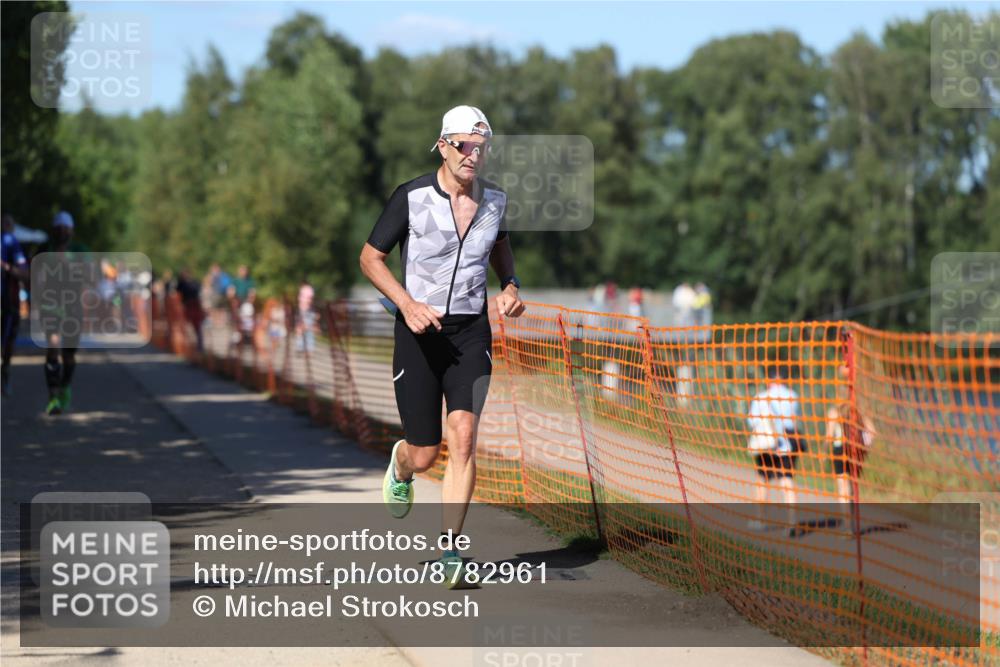 07.09.2025 - 19. Norderstedt Triathlon Michael Strokosch http://msf.ph/oto/8782961 07.09.2025 15:15:53 Laufen 964 meine-sportfotos.de