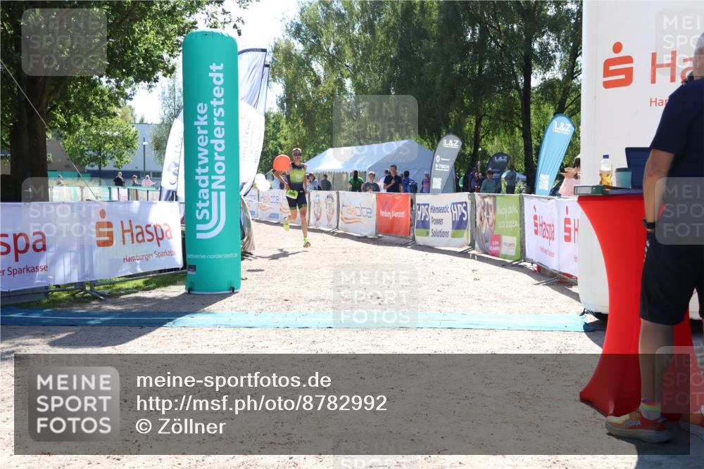 07.09.2025 - 19. Norderstedt Triathlon Zöllner http://msf.ph/oto/8782992 07.09.2025 15:02:49 Ziel 996 meine-sportfotos.de