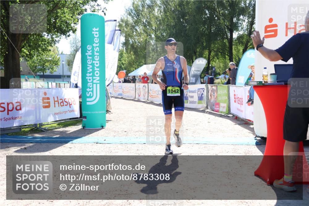 07.09.2025 - 19. Norderstedt Triathlon Zöllner http://msf.ph/oto/8783308 07.09.2025 15:08:40 Ziel 1042 meine-sportfotos.de