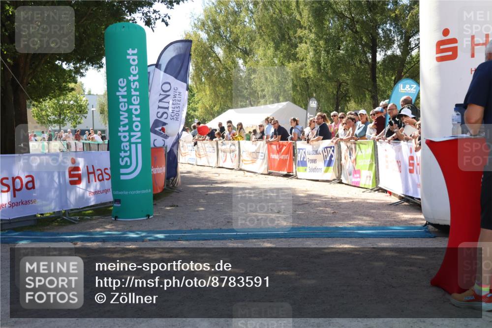 07.09.2025 - 19. Norderstedt Triathlon Zöllner http://msf.ph/oto/8783591 07.09.2025 13:05:16 Ziel 195, 1242 meine-sportfotos.de