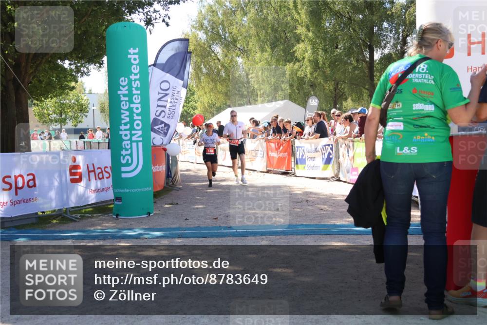 07.09.2025 - 19. Norderstedt Triathlon Zöllner http://msf.ph/oto/8783649 07.09.2025 13:05:52 Ziel 737, 738 meine-sportfotos.de