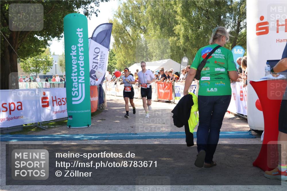 07.09.2025 - 19. Norderstedt Triathlon Zöllner http://msf.ph/oto/8783671 07.09.2025 13:05:53 Ziel 737, 738 meine-sportfotos.de