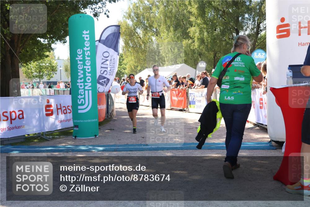 07.09.2025 - 19. Norderstedt Triathlon Zöllner http://msf.ph/oto/8783674 07.09.2025 13:05:54 Ziel 737, 738 meine-sportfotos.de