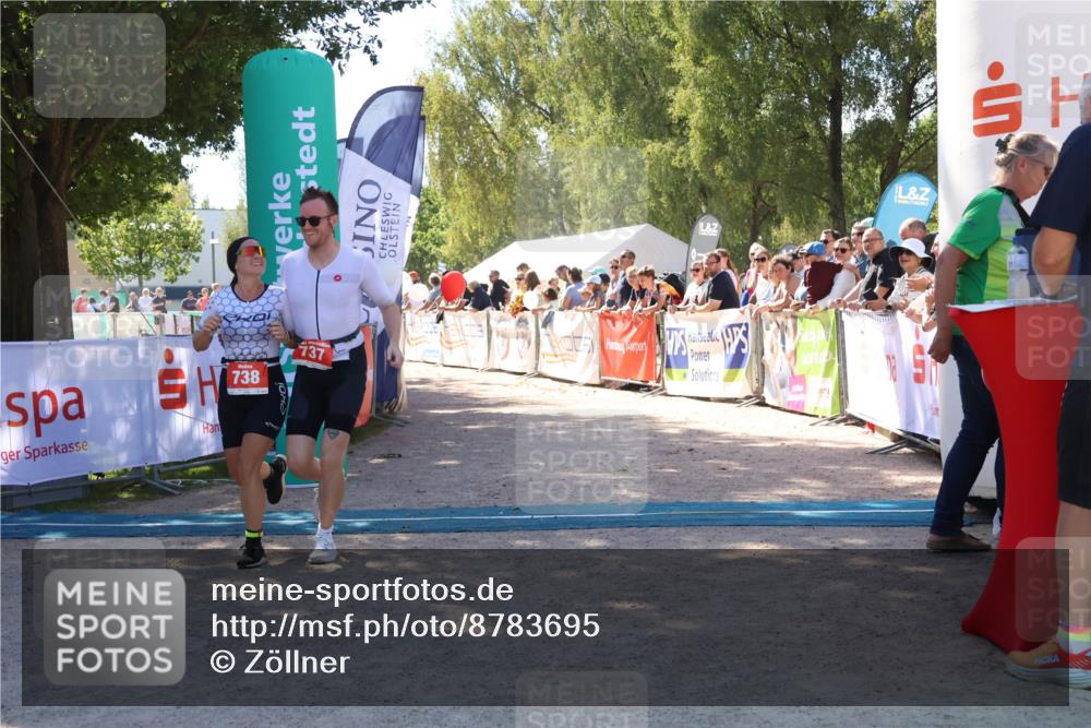 07.09.2025 - 19. Norderstedt Triathlon Zöllner http://msf.ph/oto/8783695 07.09.2025 13:05:55 Ziel 737, 738 meine-sportfotos.de