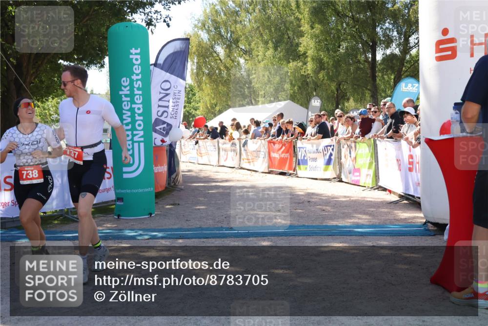 07.09.2025 - 19. Norderstedt Triathlon Zöllner http://msf.ph/oto/8783705 07.09.2025 13:05:56 Ziel 737, 738 meine-sportfotos.de