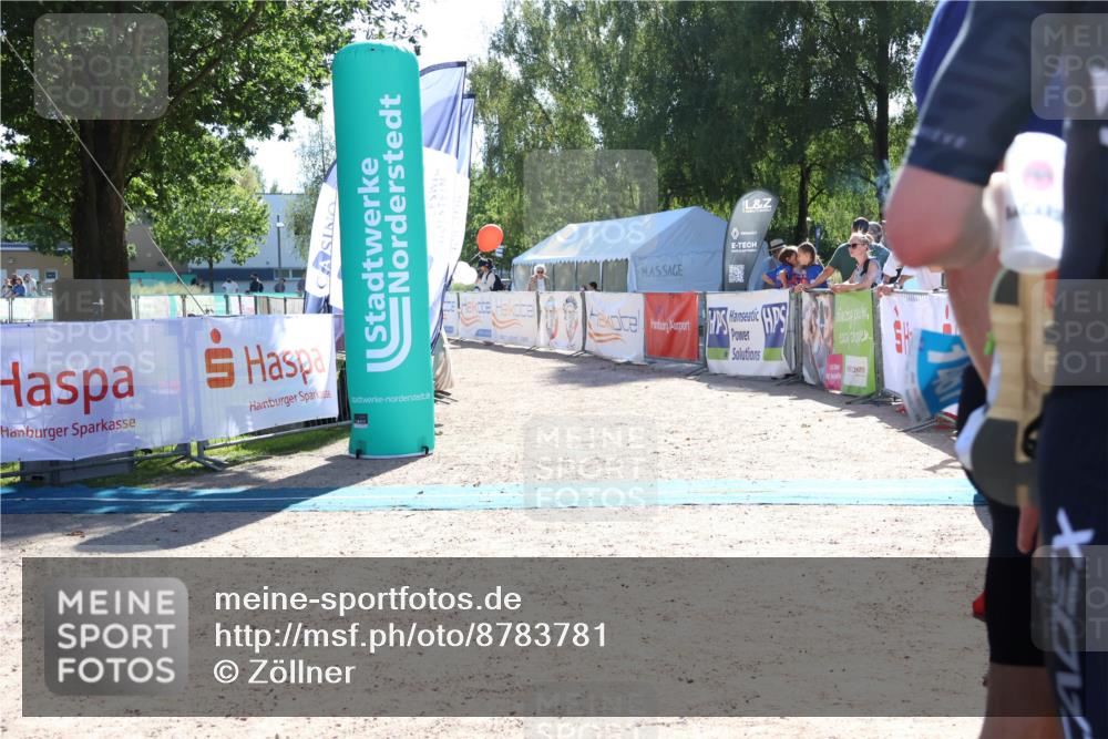 07.09.2025 - 19. Norderstedt Triathlon Zöllner http://msf.ph/oto/8783781 07.09.2025 15:15:19 Ziel  meine-sportfotos.de